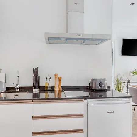 Limehome Calle Ancha Del Carmen - Digital Access מלון דירות