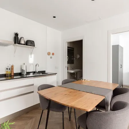 Limehome Calle Ancha Del Carmen - Digital Access מלון דירות