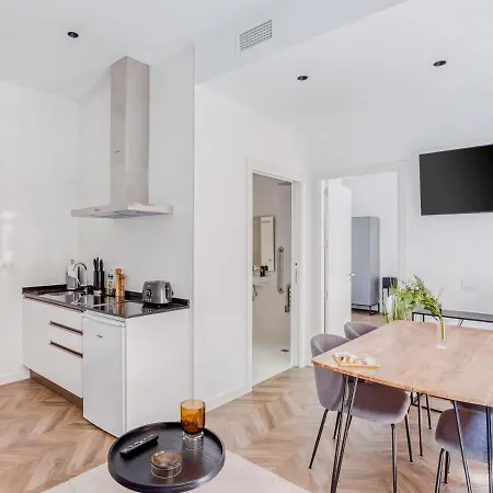 Limehome Calle Ancha Del Carmen - Digital Access 公寓式酒店 3*