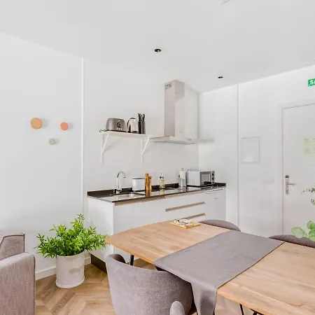 Limehome Calle Ancha Del Carmen - Digital Access 公寓式酒店